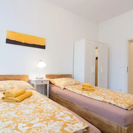 Private Apartments With Direct Subway Entrance Fuerth Exterior photo