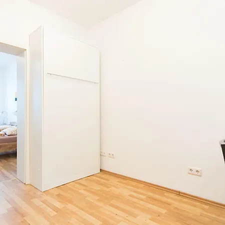 Private Apartments With Direct Subway Entrance Fuerth Exterior photo