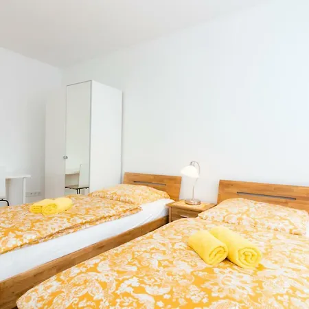 Private Apartments With Direct Subway Entrance Fuerth Exterior photo