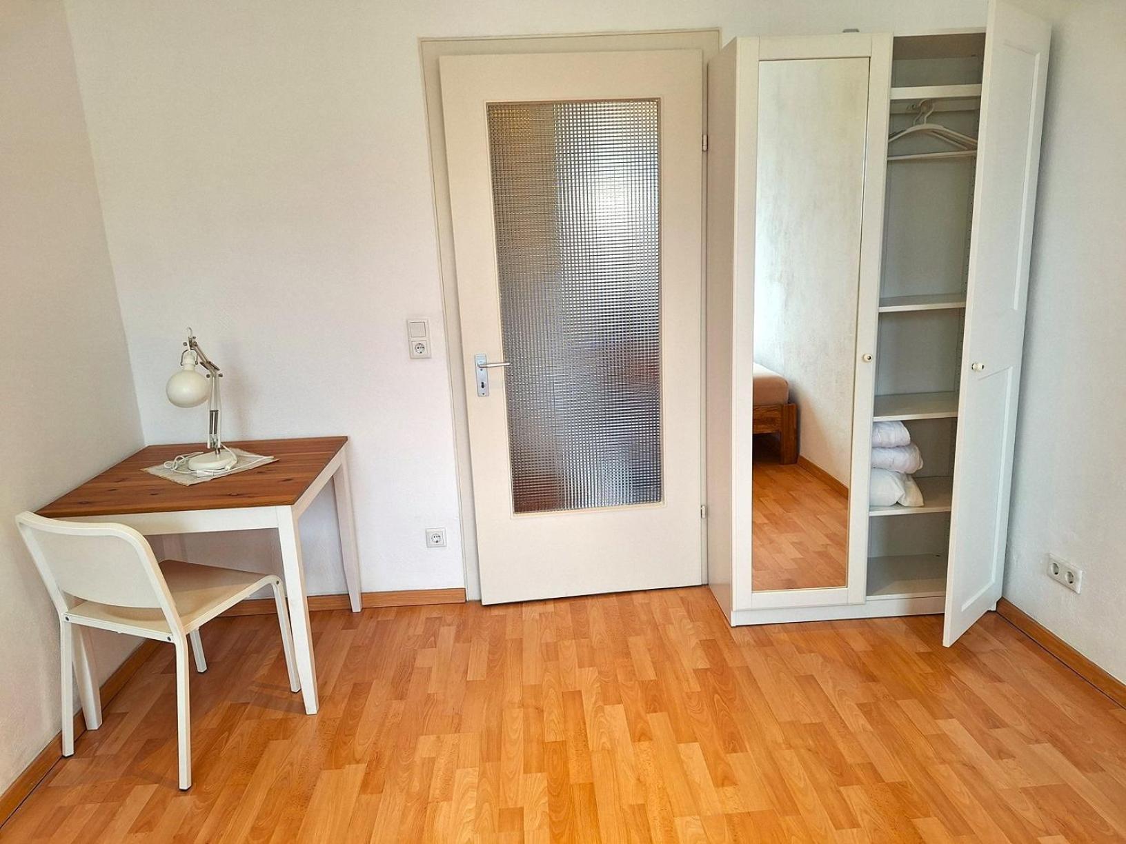 Private With Direct Subway Entrance * Fuerth
