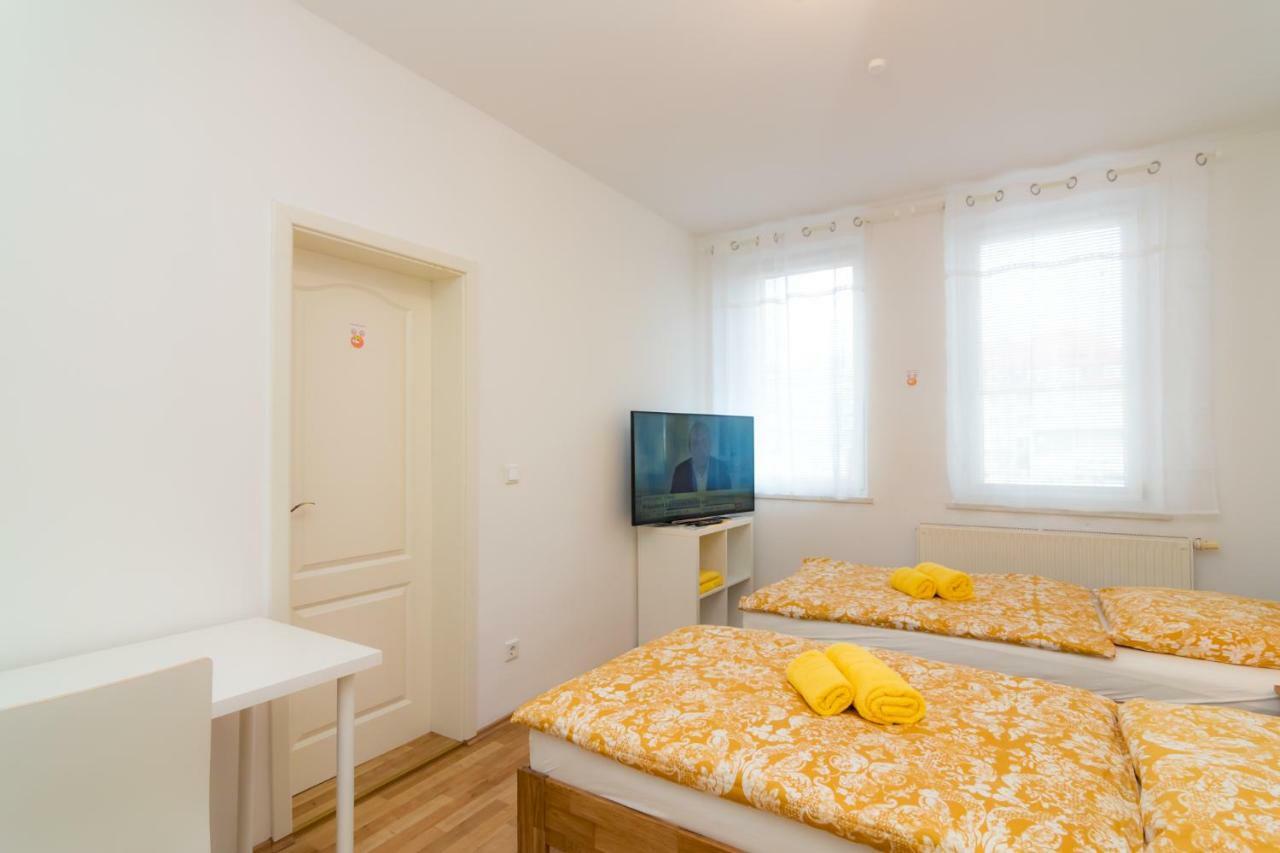 Apartment Private With Direct Subway Entrance