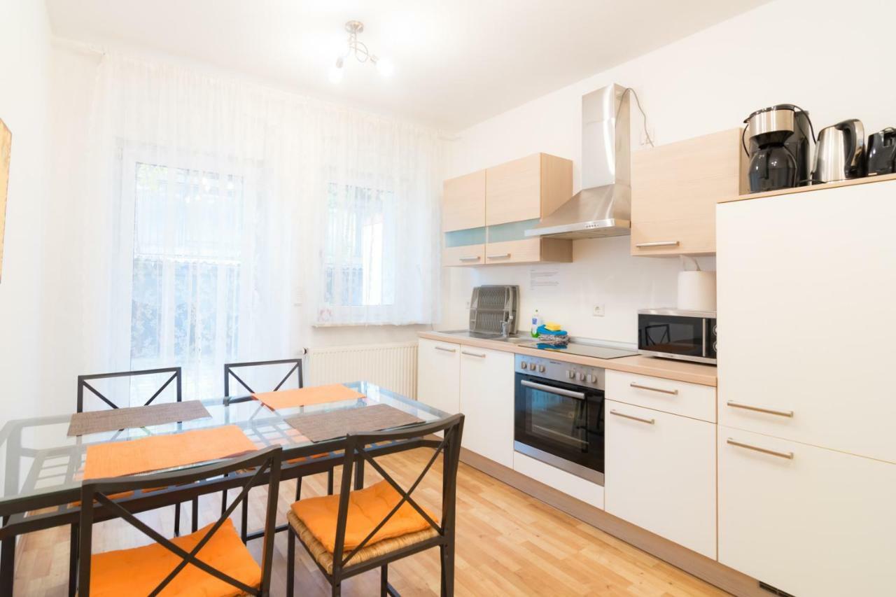 Apartment Private With Direct Subway Entrance