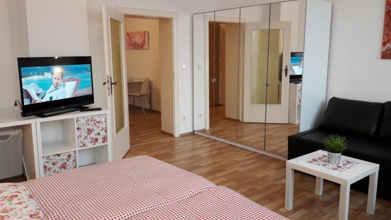Private With Direct Subway Entrance Apartment Fuerth