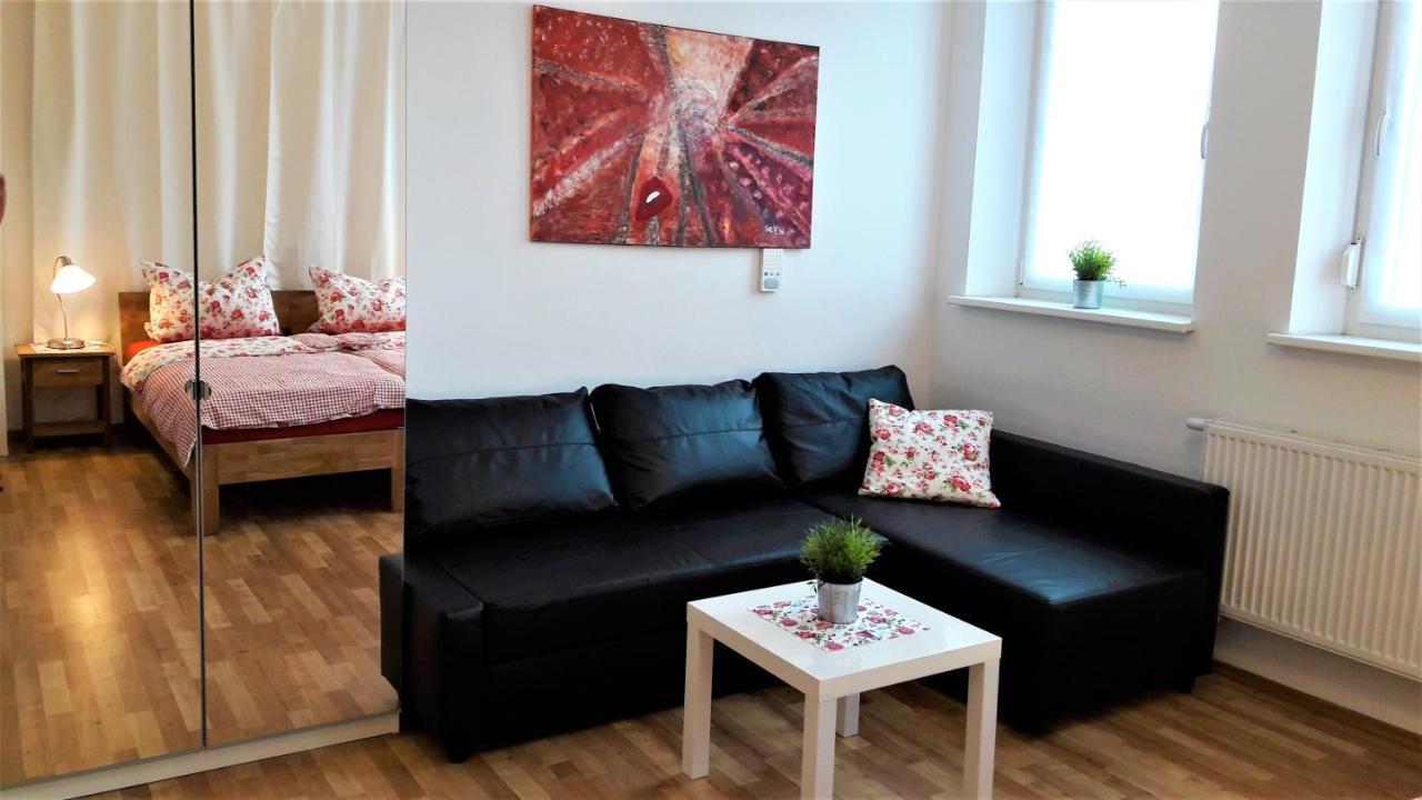 Private With Direct Subway Entrance Apartment *